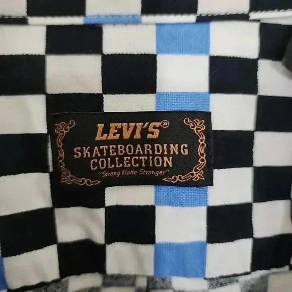 Levis Skate Boarding Collection.  Long sleeve shirt - Picture 6 of 7